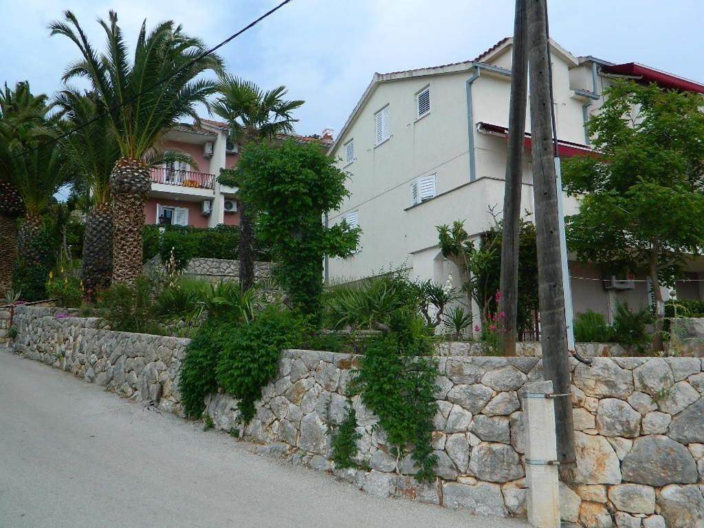 Apartments And Rooms Darinka Vrboska Exterior photo