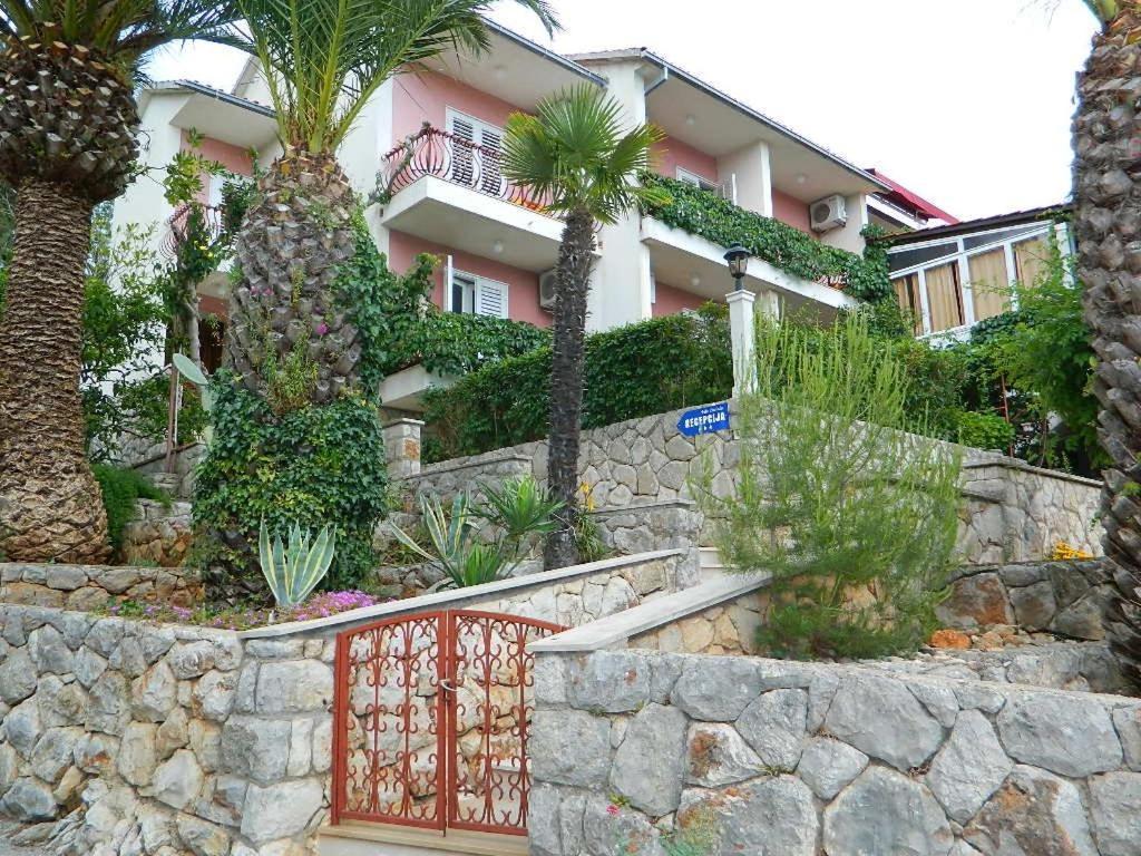 Apartments And Rooms Darinka Vrboska Exterior photo