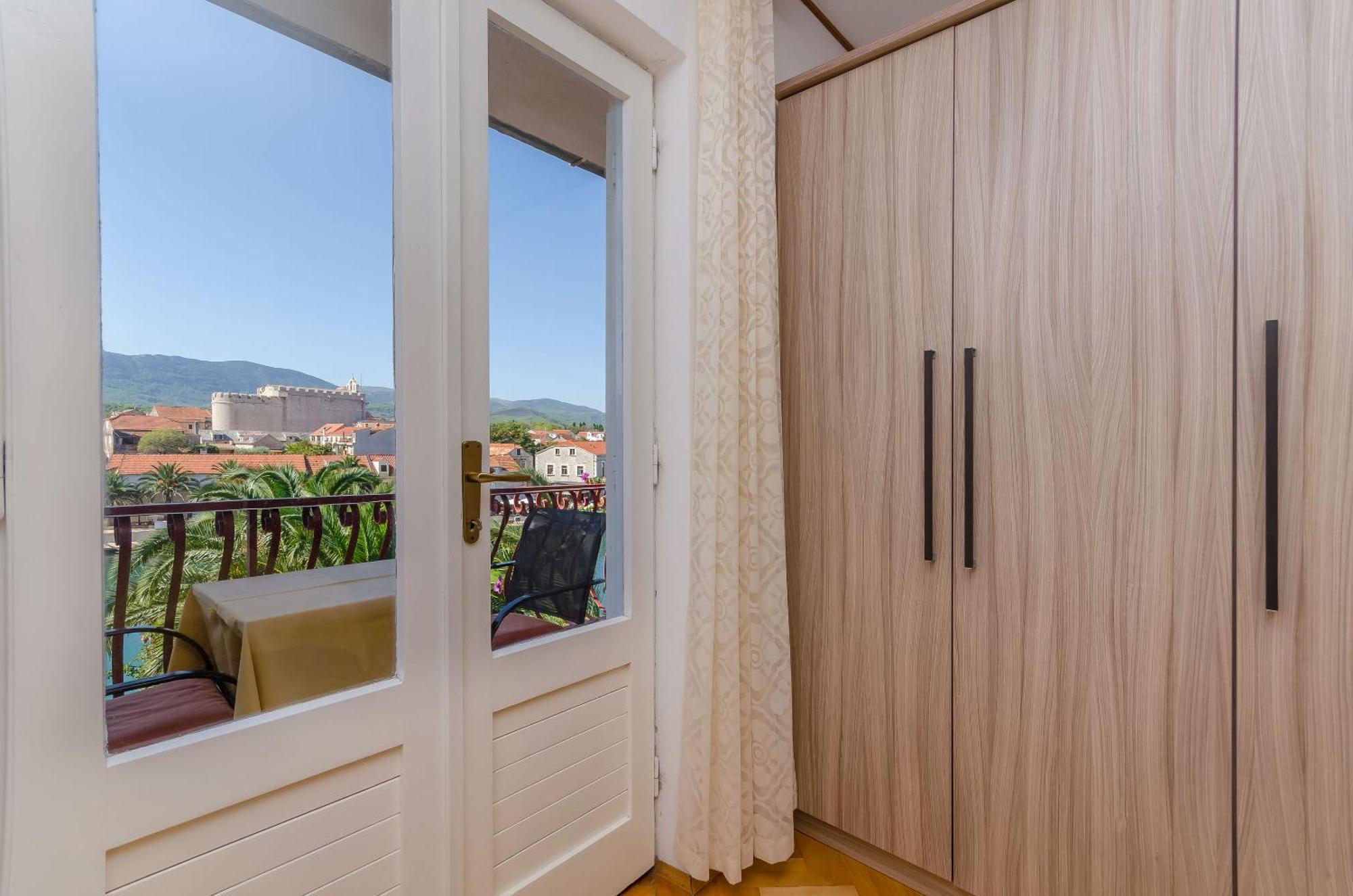 Apartments And Rooms Darinka Vrboska Exterior photo